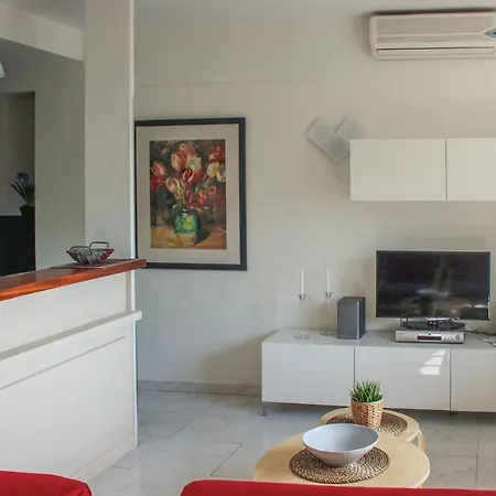 Awesome In With 1 Bedrooms *